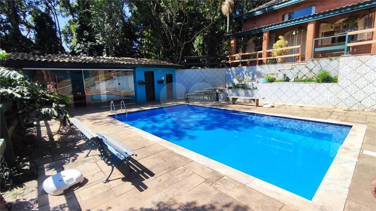 Casa á venda em condominio em Caieiras SP