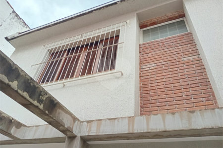 Sobrado na Região de Mirandópolis à 5 Minutos do Metrô Praça da Árvore com 3 Dormitórios sendo 3 Suítes e 2 Vagas de Garagem