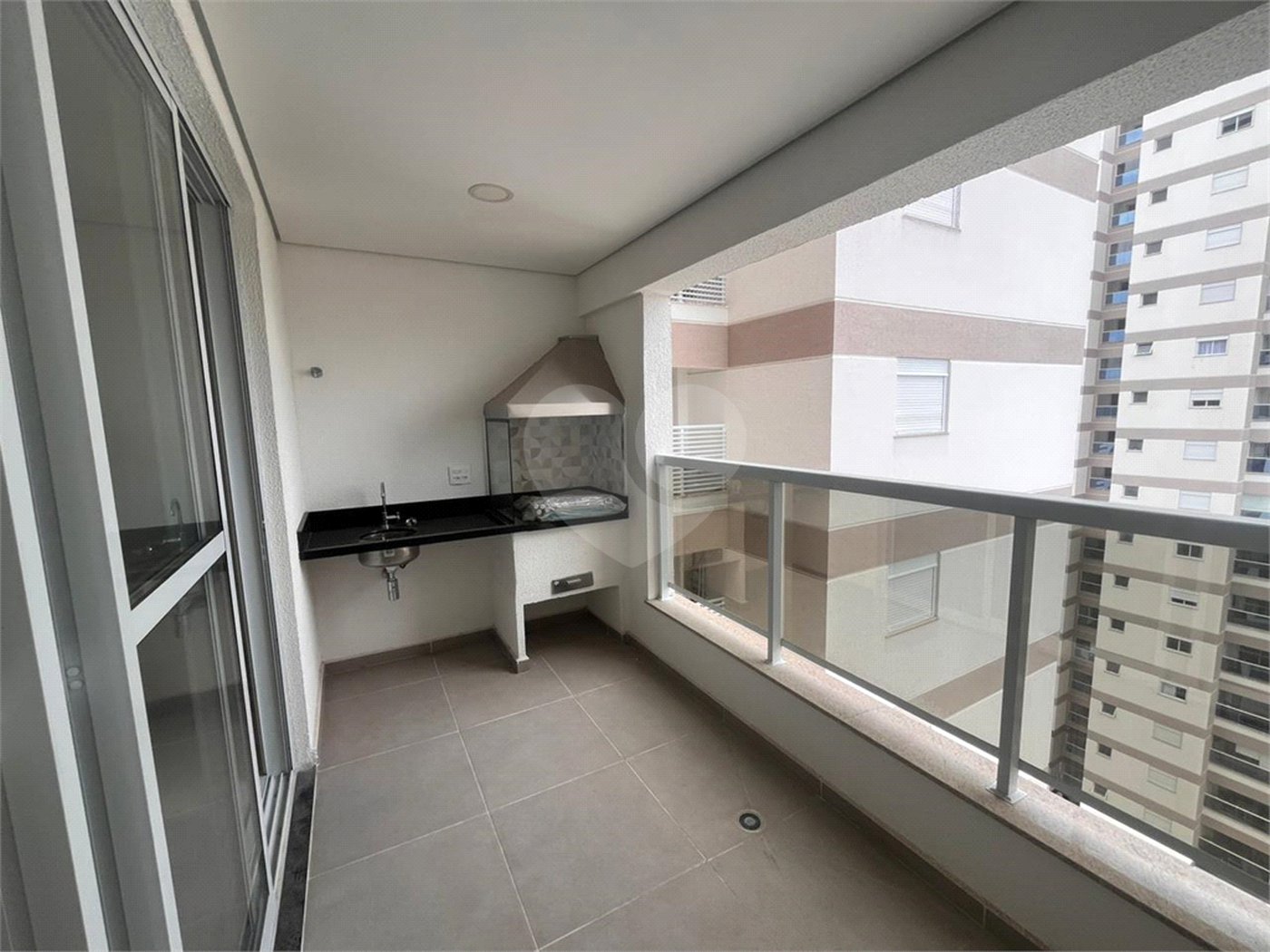 Apartamento à venda com 2 quartos, sendo 1 suíte,  em Loteamento Mogilar, Mogi das Cruzes, SP