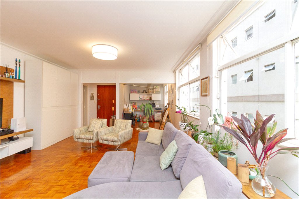 Apartamento à venda com 3 quartos, sendo 1 suíte, em Santa Cecília, São Paulo, SP