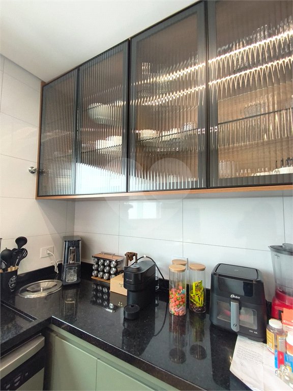 Sobrado à venda com 3 suítes em Vila Nivi, São Paulo, SP