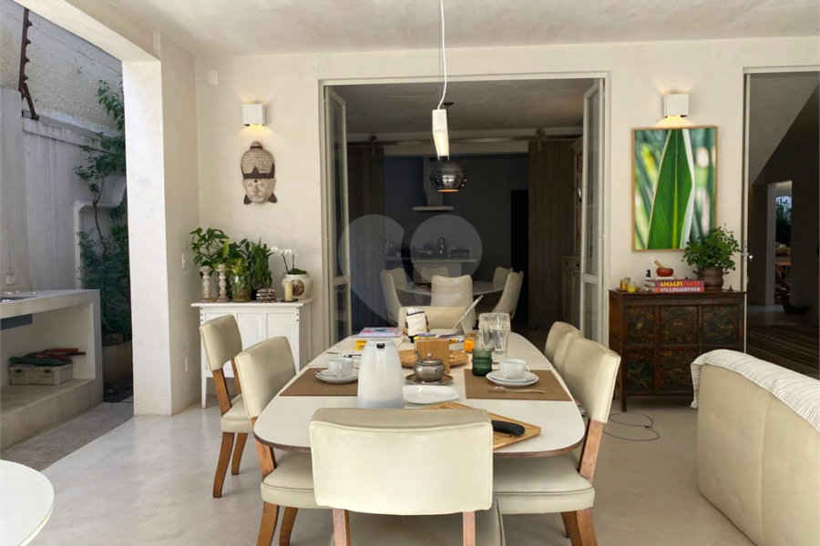 Casa à venda com 4 quartos, sendo 3 suítes, em Vila Madalena, São Paulo, SP