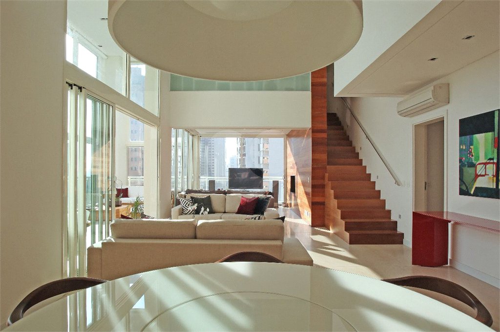 Apartamento à venda com 3 suítes em Vila Mariana, São Paulo, SP