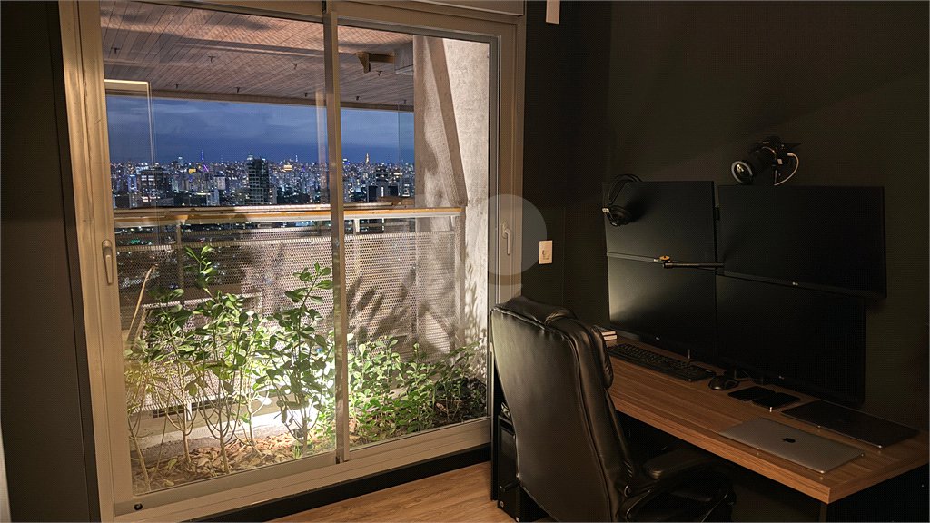 Apartamento à venda ou para alugar com 3 quartos, sendo 1 suíte, em Jardim das Acácias, São Paulo, SP