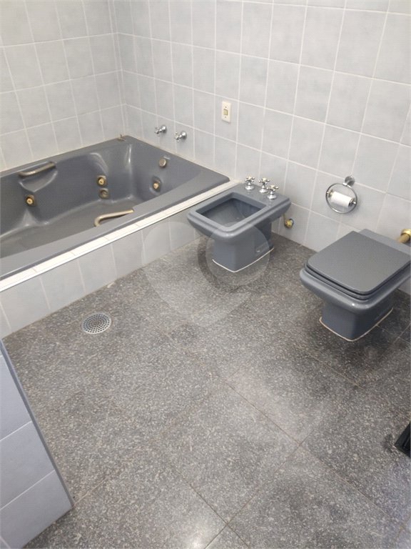 Casa à venda com 4 suítes no condomínio Estância Marambaia, Vinhedo - SP