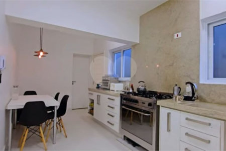 Casa à venda com 4 quartos, sendo 1 suíte, em Jardim Europa, São Paulo, SP
