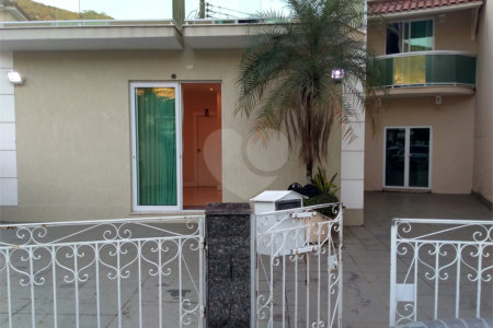 Casa à venda com 3 quartos, sendo 1 suíte,  no condomínio Conselheiro Ferraz, Rio de Janeiro - RJ