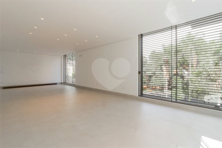 Casa à venda com 4 quartos, sendo 1 suíte, em Jardim Guedala, São Paulo, SP