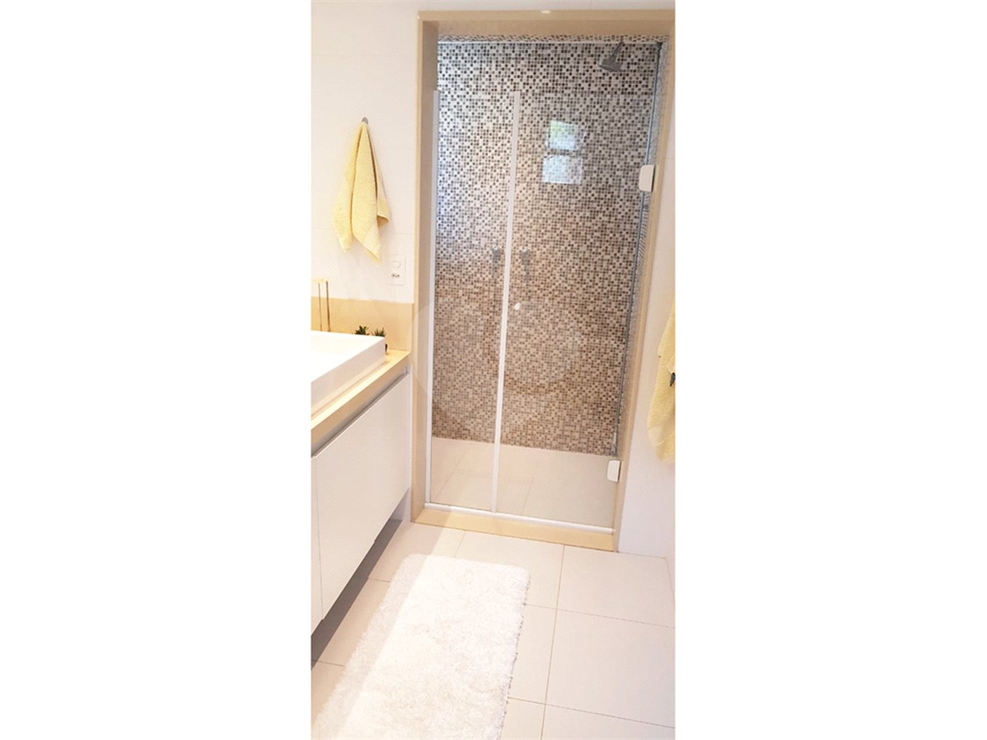 Apartamento à venda com 3 quartos, sendo 1 suíte, em Moema, São Paulo, SP