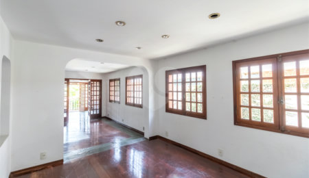 Sobrado à venda com 5 quartos, sendo 3 suítes,  em Alto da Boa Vista, São Paulo, SP