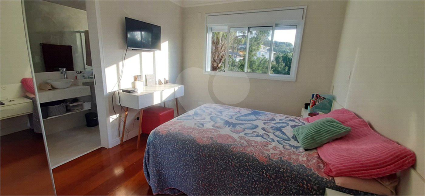Casa à venda com 4 suítes no condomínio Suíça da Cantareira, Mairiporã - SP