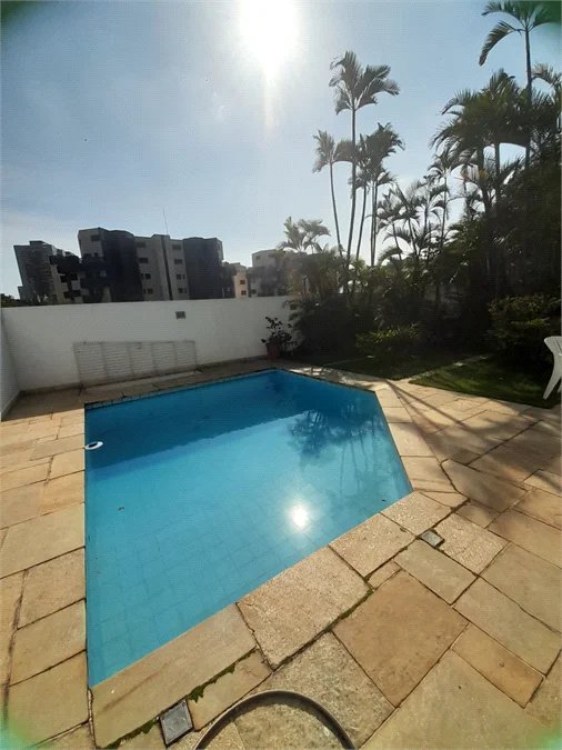 Casa para alugar com 3 quartos, sendo 1 suíte,  em Vila Sônia, São Paulo, SP