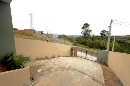 Casa à venda com 3 quartos, sendo 1 suíte,  em Loteamento Vale das Flores, Atibaia, SP