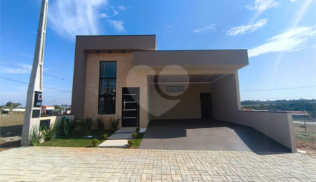 Casa à venda com 3 quartos, sendo 2 suítes, no condomínio Tivolli, Itapetininga - SP