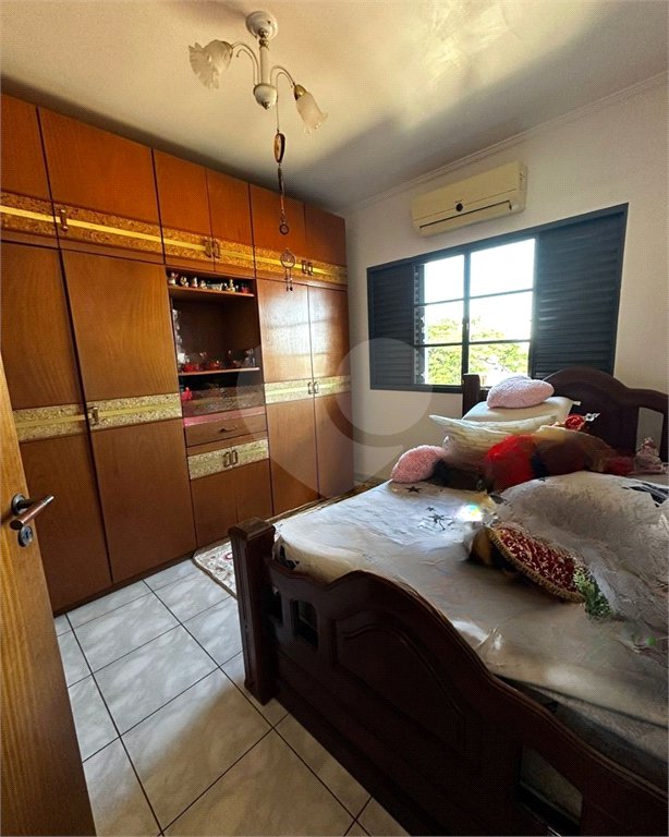 Sobrado à venda com 6 quartos, sendo 1 suíte, no Centro, Ponta Porã, MS
