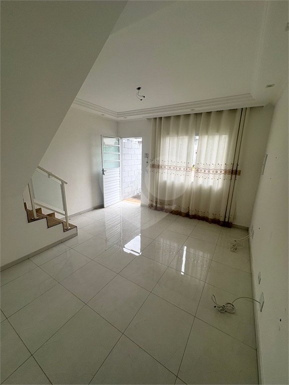 Casa à venda com 2 quartos no condomínio Carvalho Lagares, Poá - SP