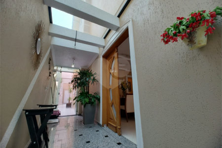 Sobrado à venda com 3 quartos, sendo 1 suíte, em Jardim Pinheiros, São Paulo, SP