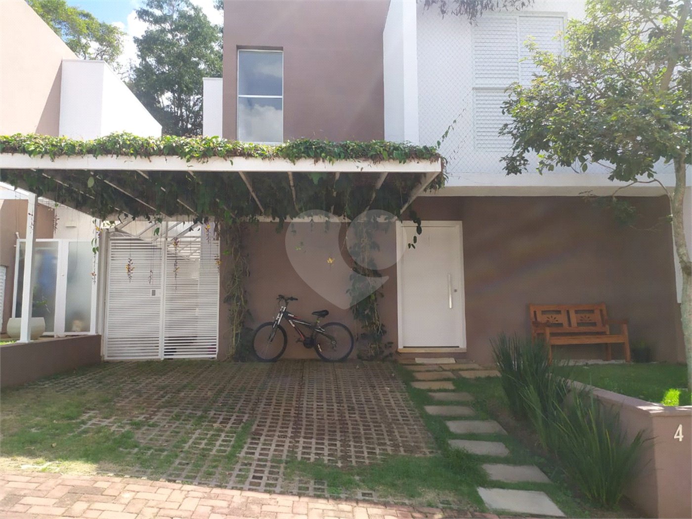 Sobrado à venda com 3 quartos, sendo 1 suíte, em Jardim do Lago, Atibaia, SP