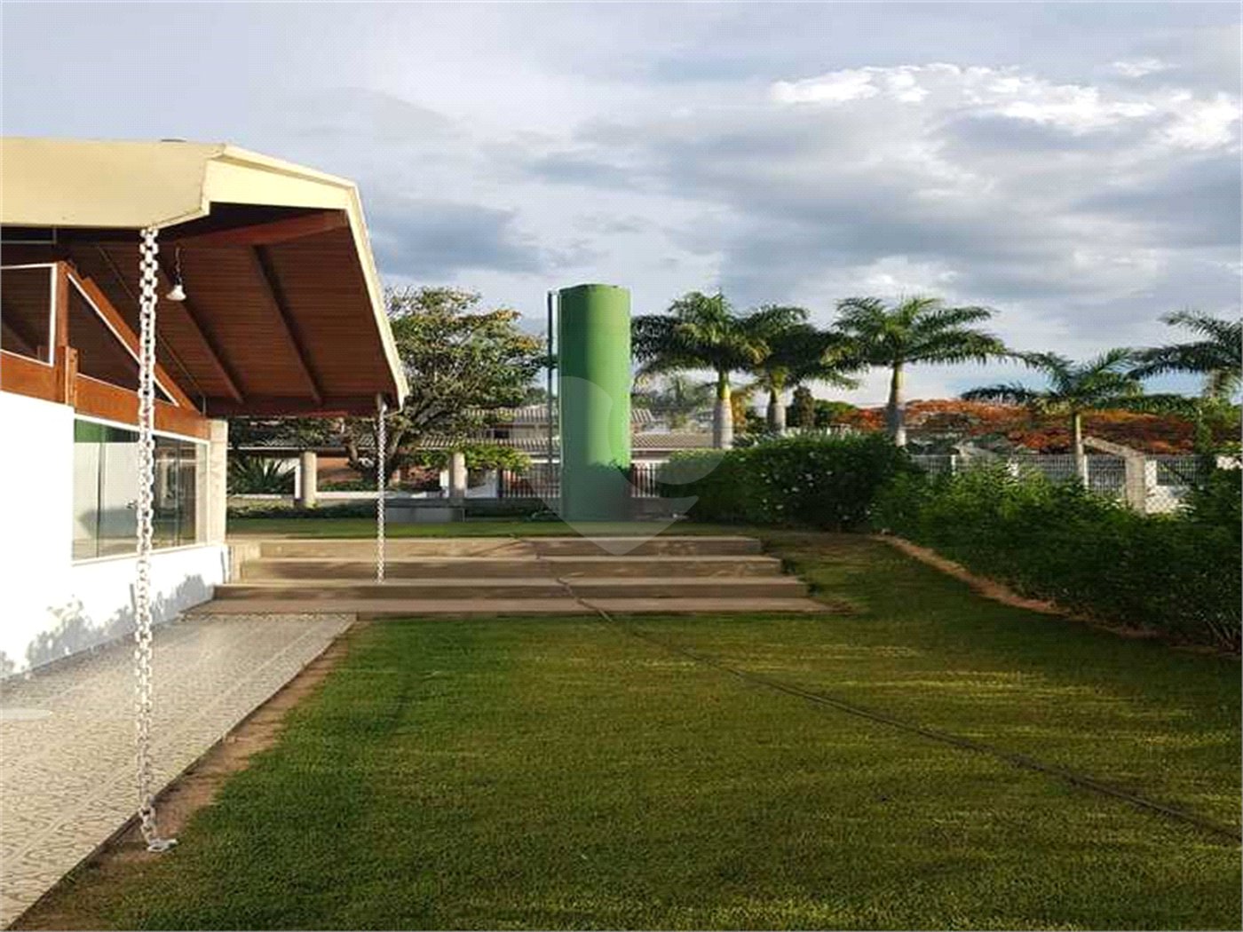 Casa à venda com 5 quartos, sendo 3 suítes, no condomínio Residencial Vale das Laranjeiras, Indaiatuba - SP