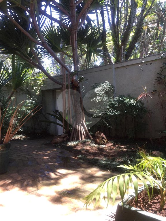Sobrado à venda com 4 quartos, sendo 1 suíte, em Jardim Novo Mundo, São Paulo, SP