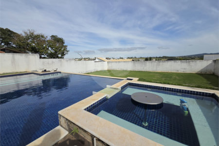 Casa à venda com 4 quartos, sendo 1 suíte, no condomínio Village Ipanema 2, Araçoiaba da Serra - SP