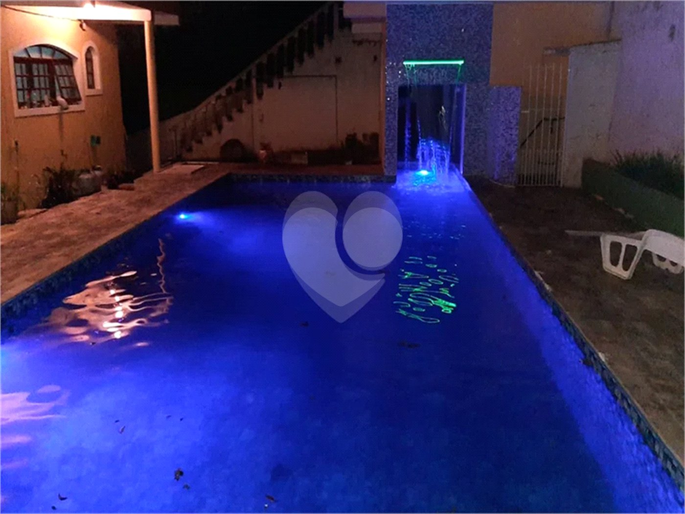 Casa à venda com 6 quartos, sendo 4 suítes, no condomínio Alpes da Cantareira, Mairiporã - SP