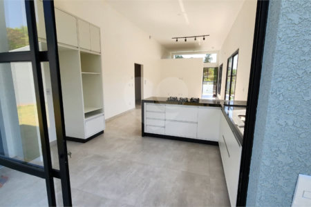 Casa para alugar com 3 quartos, sendo 1 suíte, no condomínio Chácaras Brasil, Atibaia - SP