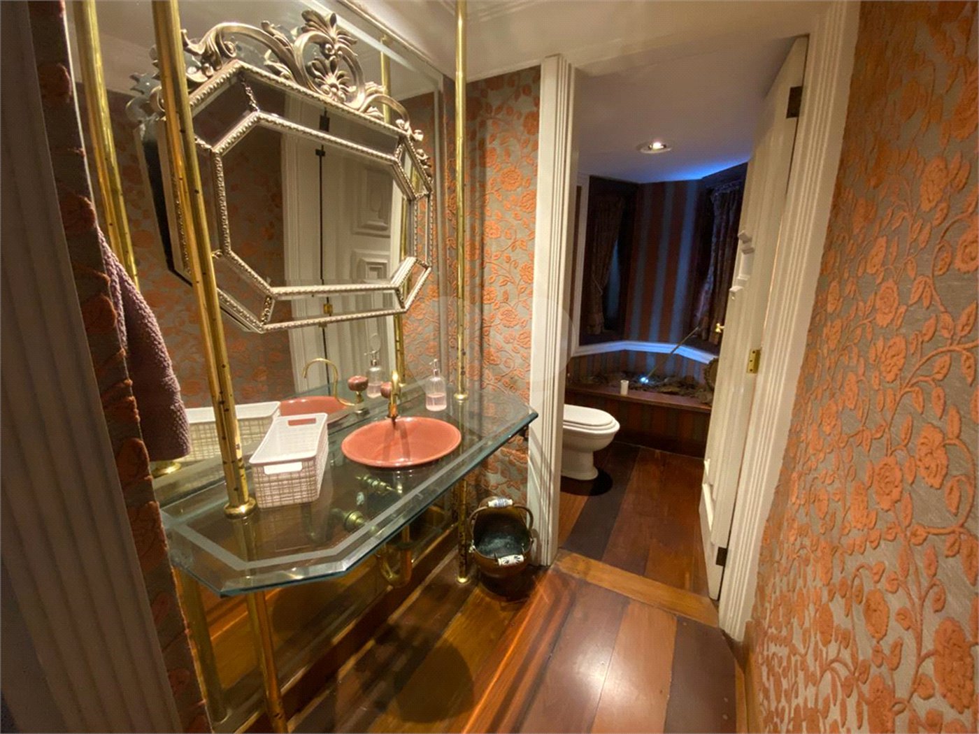 Casa à venda ou para alugar com 5 quartos, sendo 3 suítes,  em Fazenda Morumbi, São Paulo, SP
