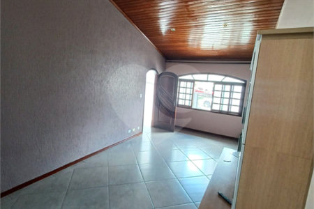 Sobrado à venda com 3 quartos, sendo 1 suíte,  em Jardim Pinheiros, São Paulo, SP