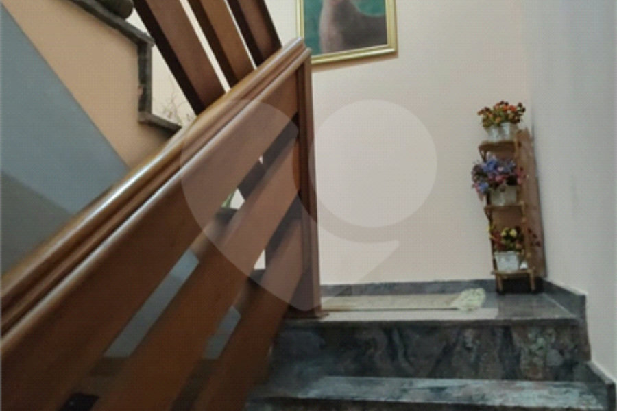 Casa à venda com 4 quartos, sendo 1 suíte, no condomínio Parque Suiça, Caieiras - SP
