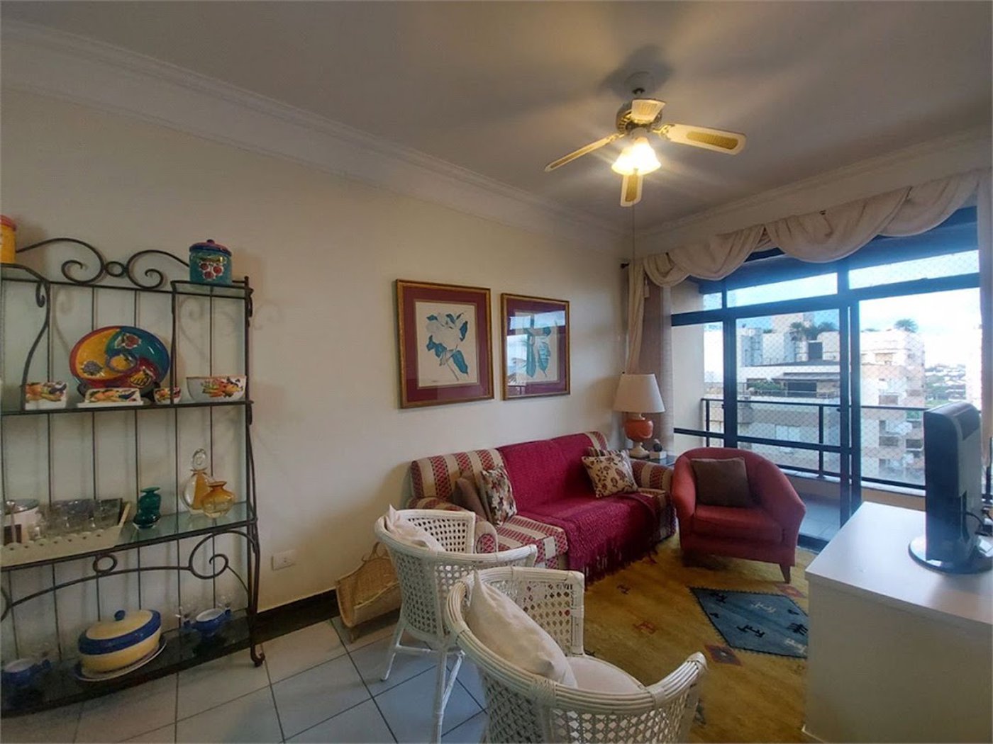 Apartamento Residencial à venda, Enseada, Guarujá - AP0517.