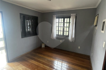 Casa à venda com 5 quartos, sendo 3 suítes, no condomínio Recanto das Palmeiras, Rio de Janeiro - RJ
