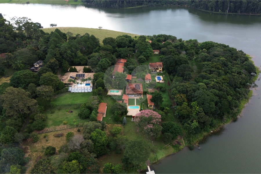 Chácara à venda com 5 quartos, sendo 2 suítes, no Centro, Piracaia, SP