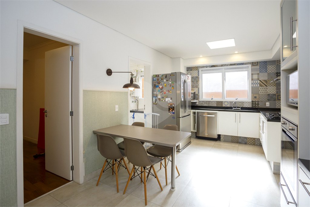 Apartamento à venda com 3 suítes em Campo Belo, São Paulo, SP