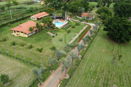 Casa à venda com 8 quartos, sendo 4 suítes, no condomínio Santa Filomena, Salto - SP