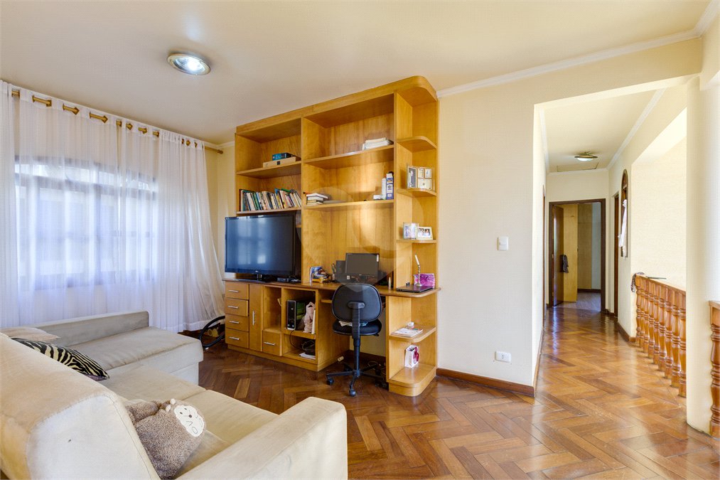 Sobrado à venda com 4 quartos, sendo 1 suíte, em Alto da Boa Vista, São Paulo, SP