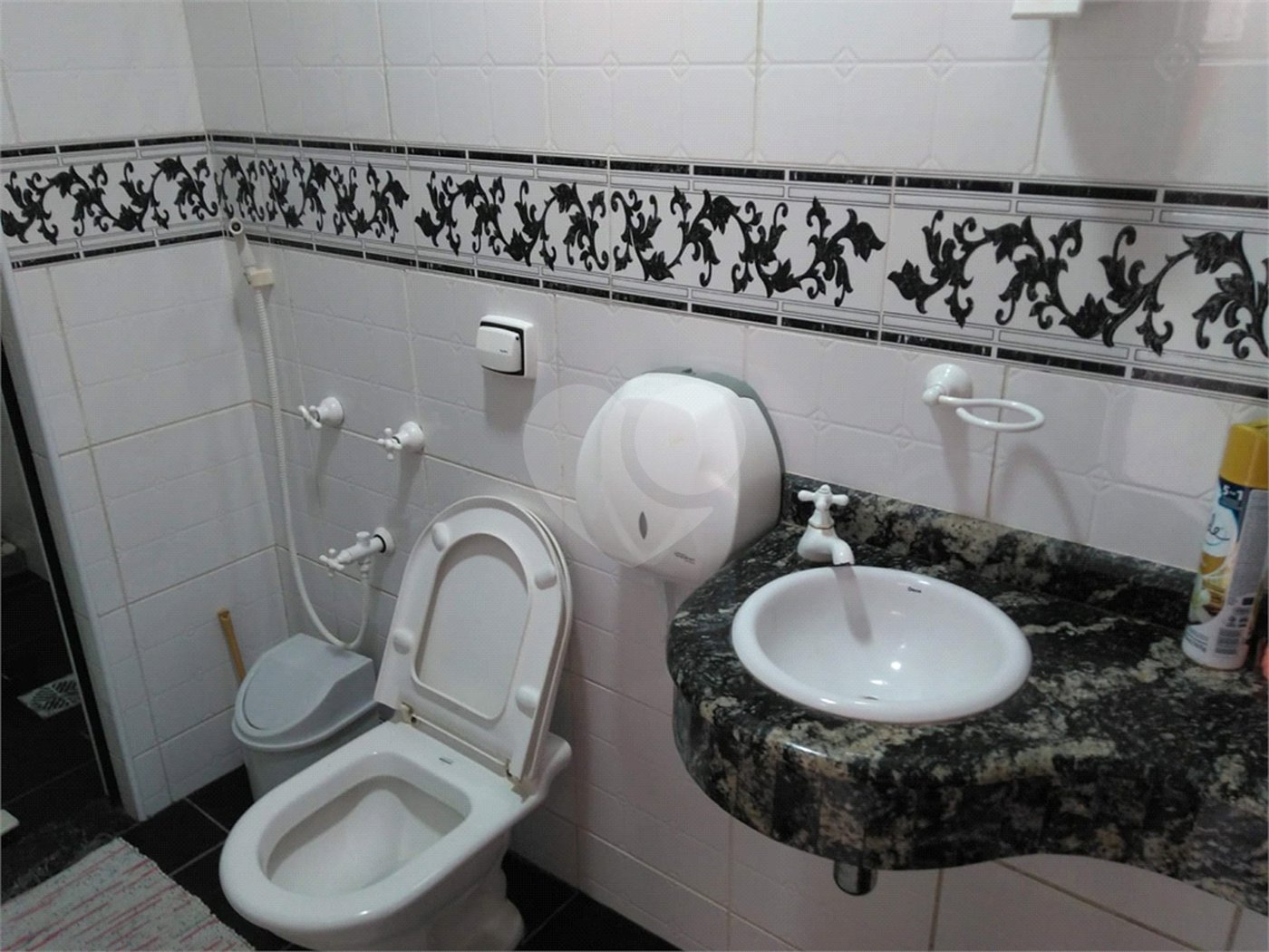 Casa à venda com 3 quartos, sendo 2 suítes,  em Vila Suissa, Mogi das Cruzes, SP