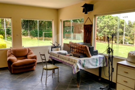 Casa à venda com 4 quartos, sendo 1 suíte, no condomínio Residencial Vale das Laranjeiras, Indaiatuba - SP