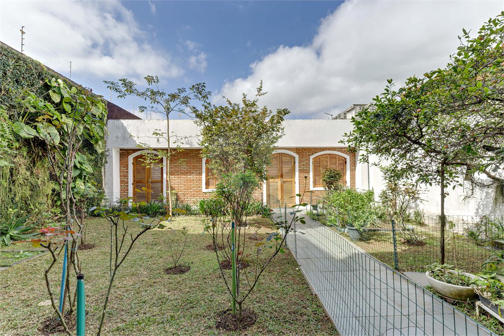 Casa à venda com 3 quartos, sendo 1 suíte, em Alto da Boa Vista, São Paulo, SP