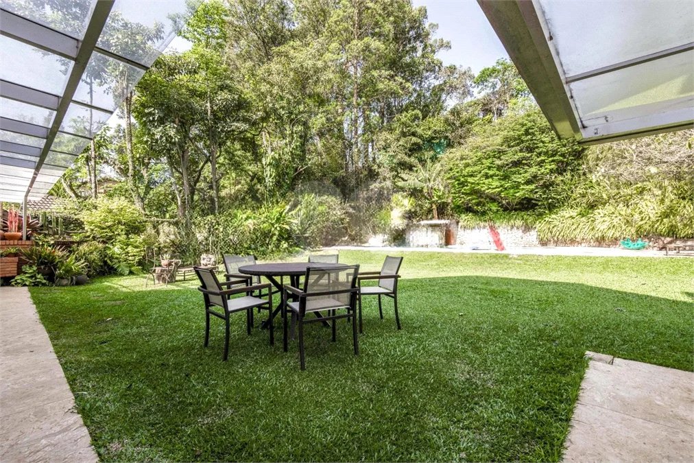 Casa de Vila à venda com 5 quartos, sendo 4 suítes, em Jardim Morumbi, São Paulo, SP