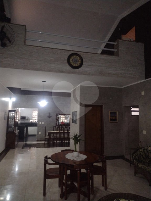 Casa à venda com 3 quartos, sendo 1 suíte, no condomínio Acmti - Colinas do Mosteiro, Terras de Itaici e Recanto dos Pássaros, Indaiatuba - SP