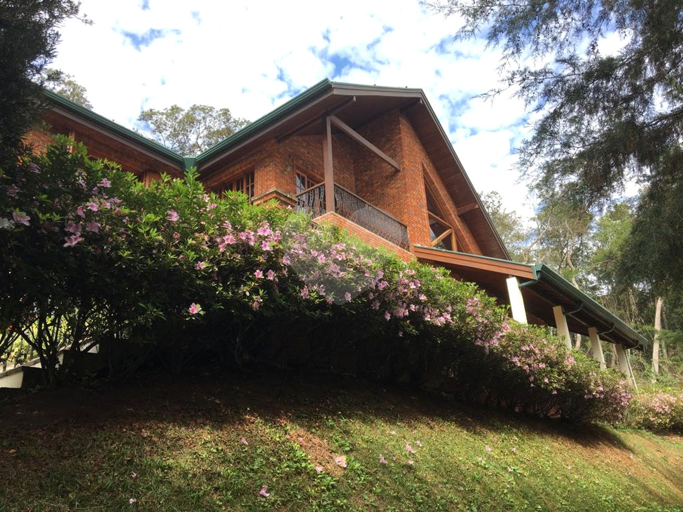 Casa à venda com 5 quartos, sendo 4 suítes,  no condomínio Cantareira, Mairiporã - SP