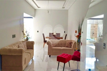 Casa à venda com 4 quartos, sendo 2 suítes, no condomínio Horto Florestal Villagio, Sorocaba - SP