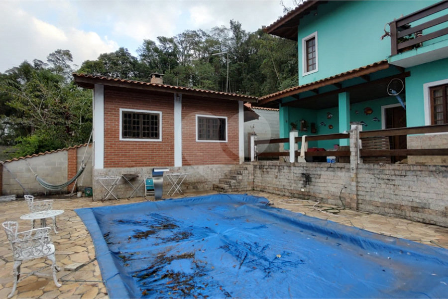 Casa à venda com 4 quartos, sendo 1 suíte, no condomínio Parque Suiça, Caieiras - SP