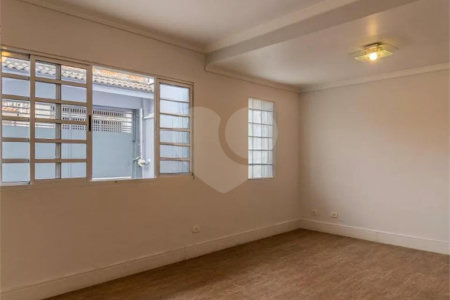 Casa à venda com 3 suítes em Vila Morse, São Paulo, SP