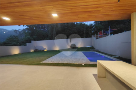 Casa à venda ou para alugar com 4 suítes no condomínio Panorama, Atibaia - SP