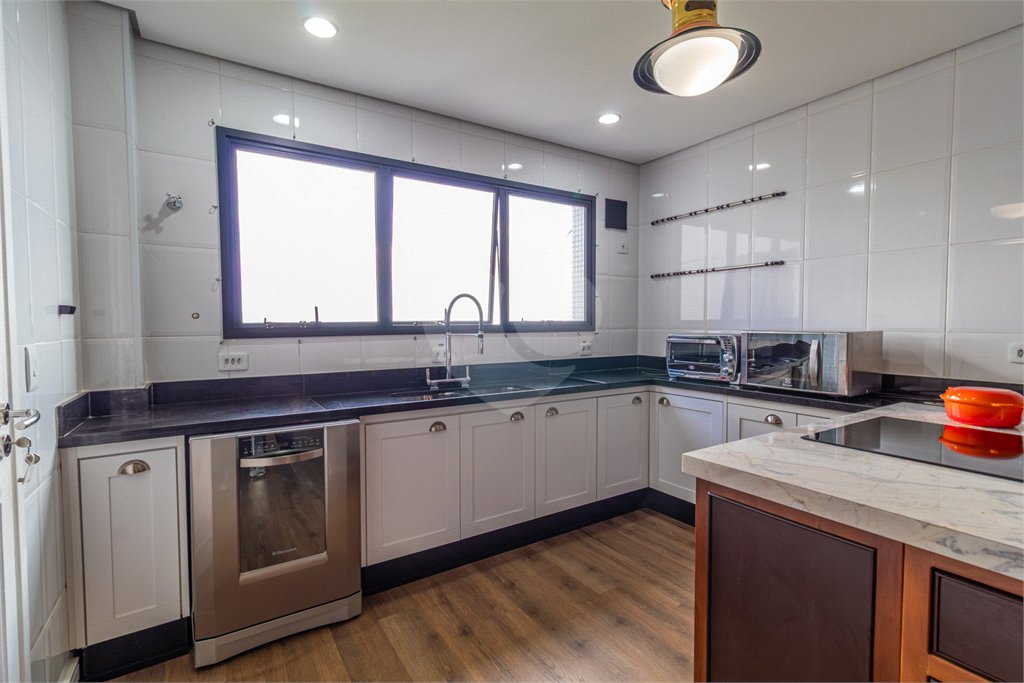 Apartamento à venda com 4 suítes em Jardim Marajoara, São Paulo, SP