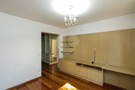 Casa à venda com 3 suítes no condomínio Villaggio Belvedere, São Paulo - SP