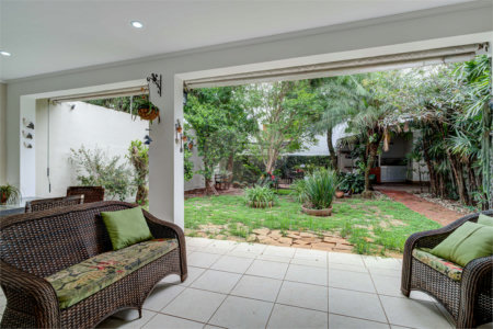 Casa à venda ou para alugar com 4 quartos, sendo 2 suítes, em Ibirapuera, São Paulo, SP