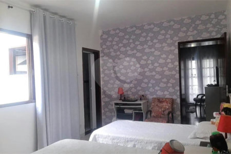 Sobrado à venda com 3 suítes em Itaim Paulista, São Paulo, SP